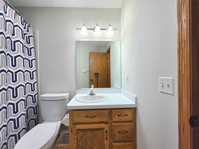 9243 Queens Gardens N, Brooklyn Park, MN 55443