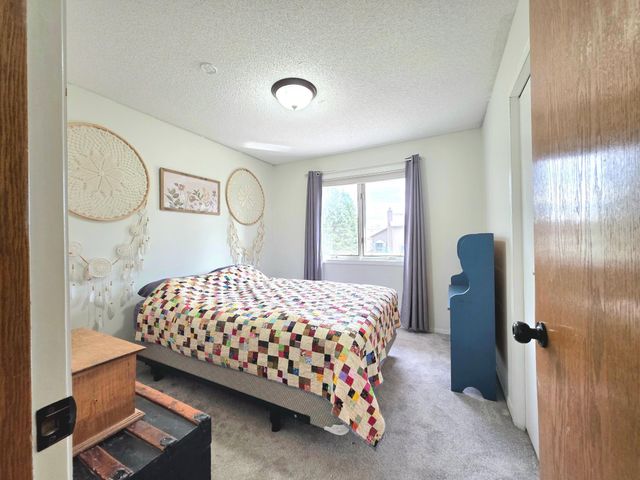 9243 Queens Gardens N, Brooklyn Park, MN 55443