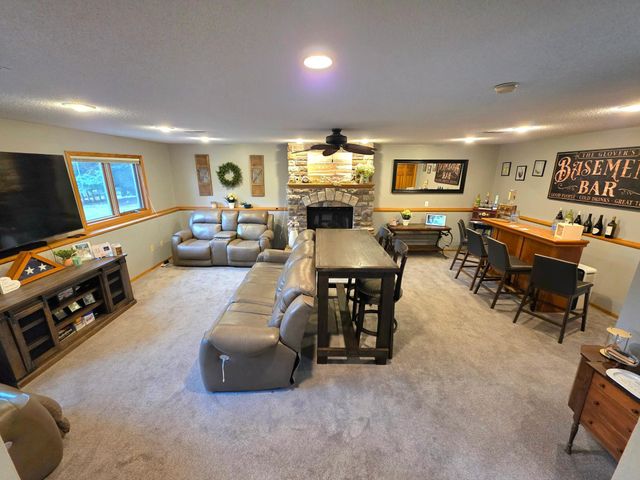 9243 Queens Gardens N, Brooklyn Park, MN 55443