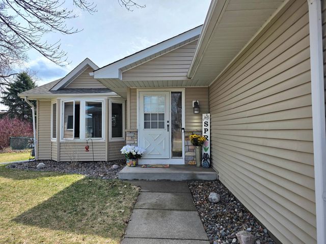 9243 Queens Gardens N, Brooklyn Park, MN 55443