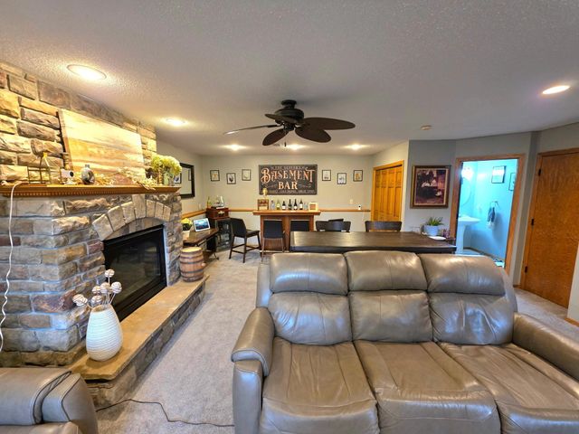 9243 Queens Gardens N, Brooklyn Park, MN 55443