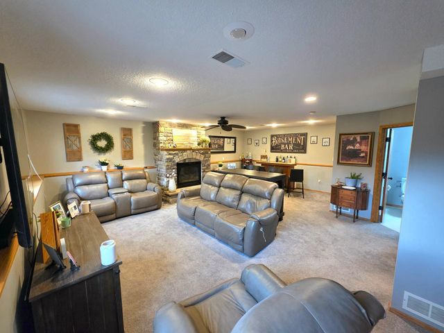 9243 Queens Gardens N, Brooklyn Park, MN 55443