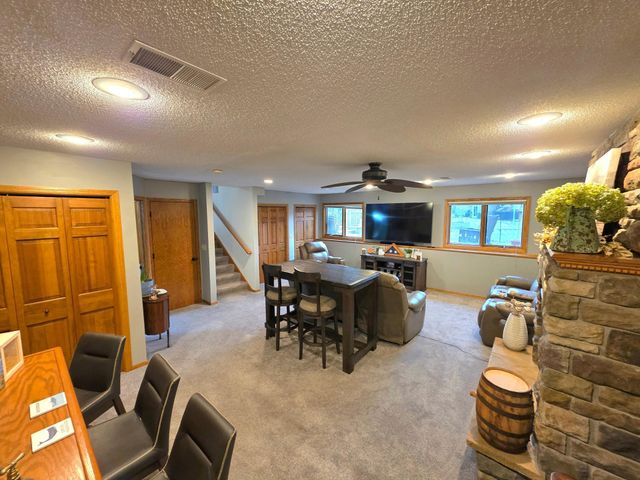 9243 Queens Gardens N, Brooklyn Park, MN 55443