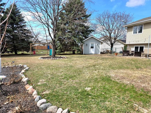 9243 Queens Gardens N, Brooklyn Park, MN 55443