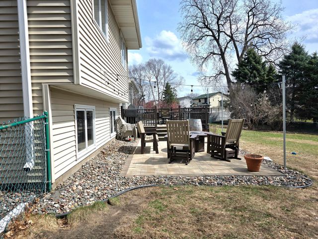 9243 Queens Gardens N, Brooklyn Park, MN 55443