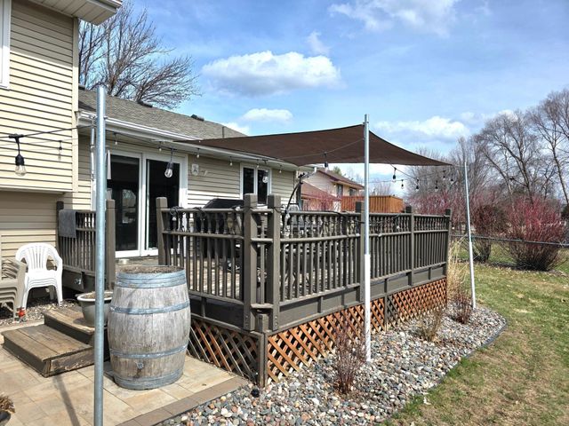 9243 Queens Gardens N, Brooklyn Park, MN 55443