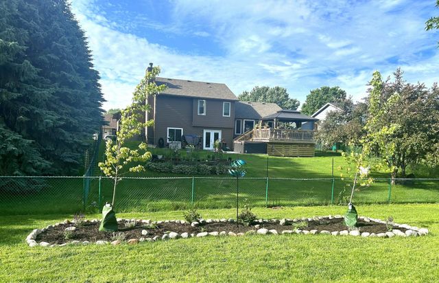 9243 Queens Gardens N, Brooklyn Park, MN 55443