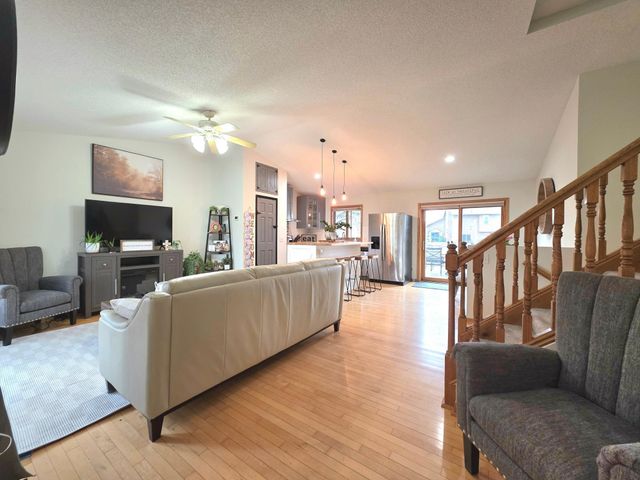 9243 Queens Gardens N, Brooklyn Park, MN 55443