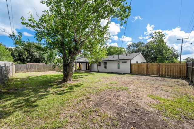 523 Lazy Lane, Brazoria, TX 77422