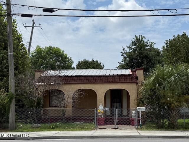 867 Division Street, Biloxi, MS 39530