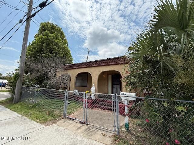 867 Division Street, Biloxi, MS 39530