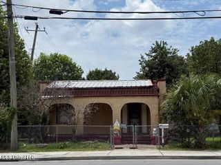 867 Division Street, Biloxi, MS 39530
