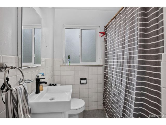 2308 Newport St, Denver, CO 80207