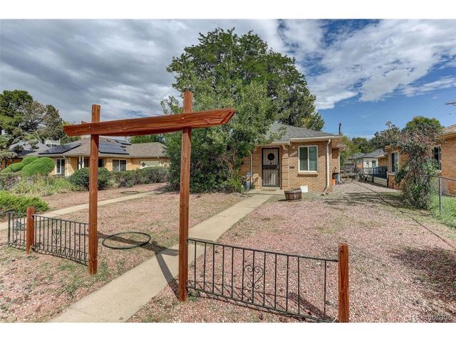 2308 Newport St, Denver, CO 80207