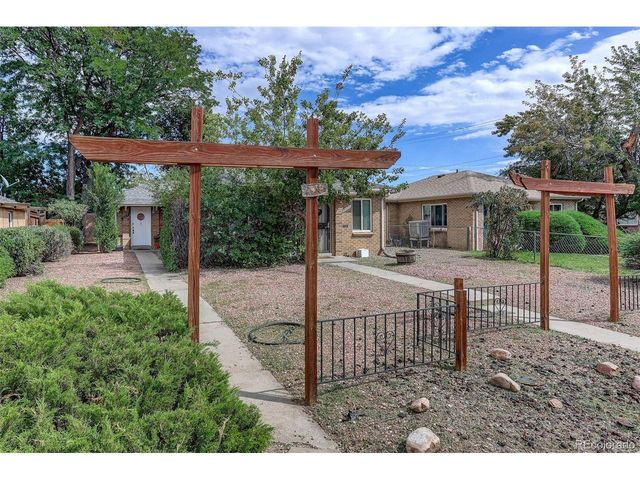 2308 Newport St, Denver, CO 80207