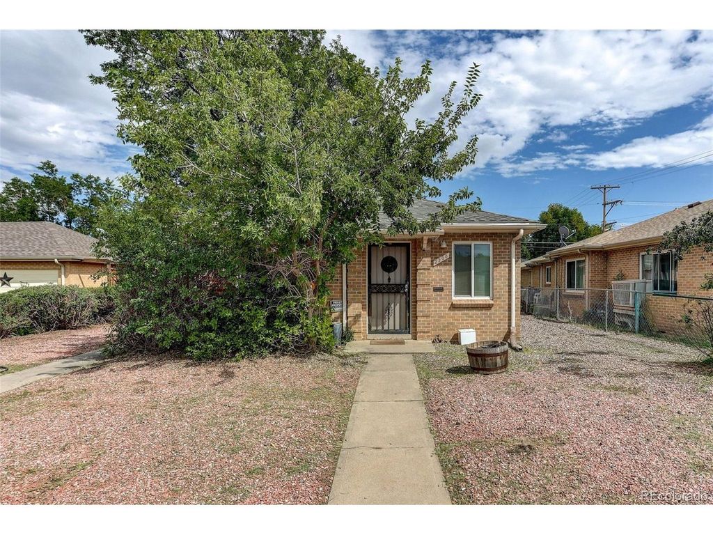 2308 Newport St, Denver, CO 80207