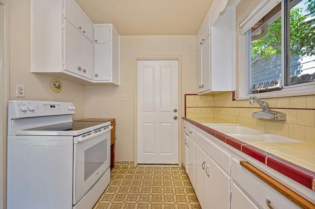 1840 La Jolla Dr, Stockton, CA 95204