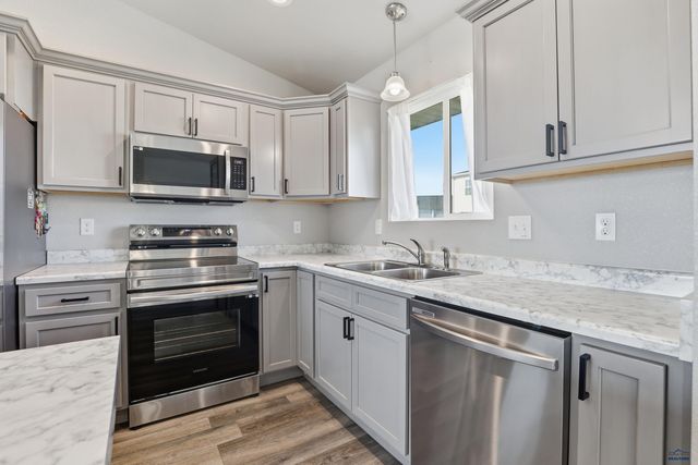 404 YELNER DR, Box Elder, SD 57719