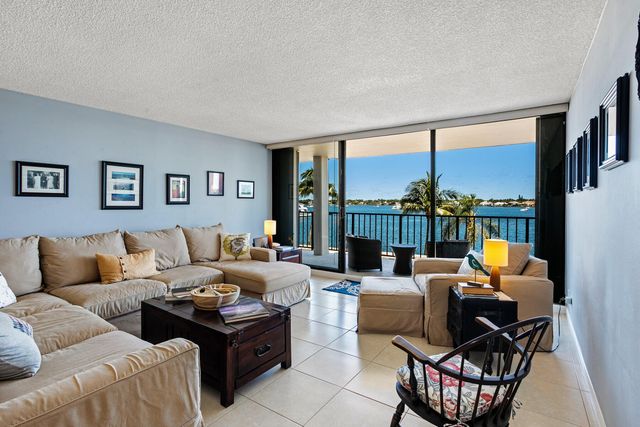 130 LAKESHORE Drive 322, North Palm Beach, FL 33408