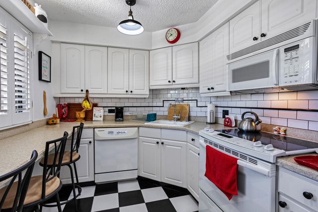 130 LAKESHORE Drive 322, North Palm Beach, FL 33408