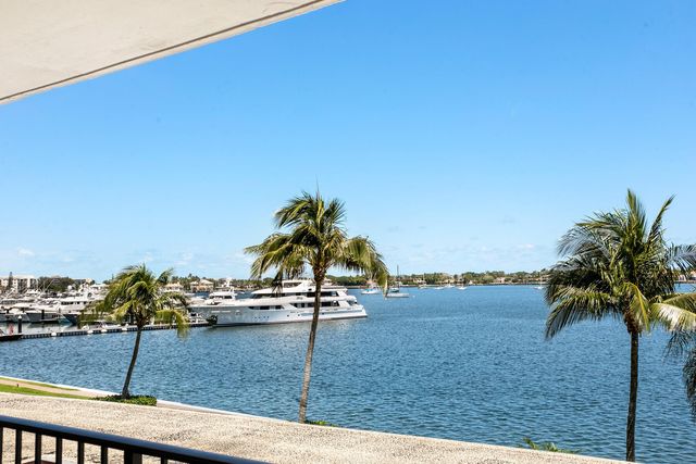 130 LAKESHORE Drive 322, North Palm Beach, FL 33408