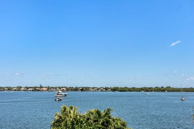 130 LAKESHORE Drive 322, North Palm Beach, FL 33408