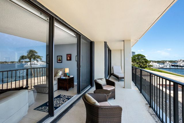 130 LAKESHORE Drive 322, North Palm Beach, FL 33408