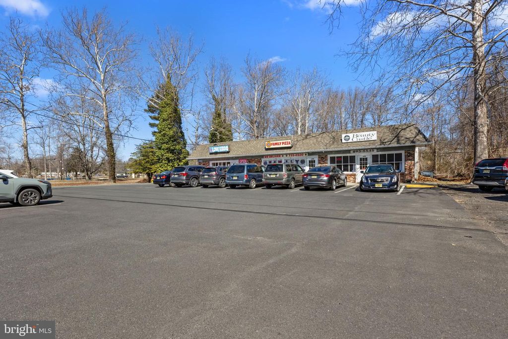 305 LAKEHURST RD, Browns Mills, NJ 08015
