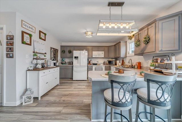 6406 Scruggs RD, Moneta, VA 24121