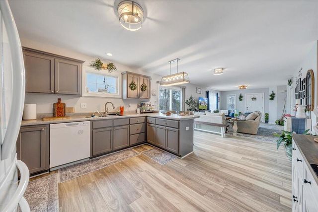 6406 Scruggs RD, Moneta, VA 24121