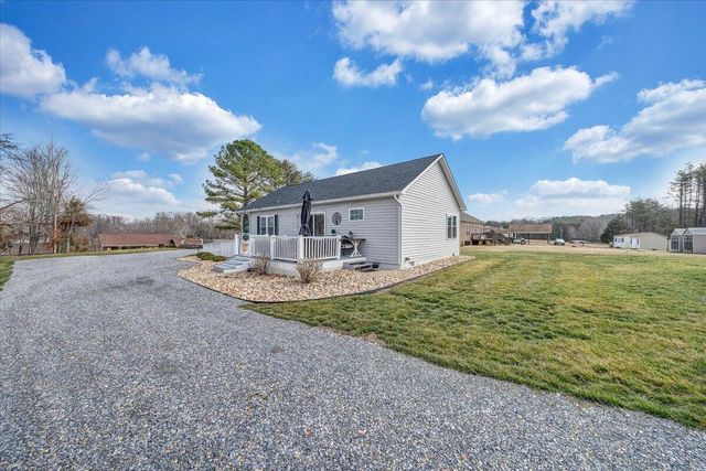 6406 Scruggs RD, Moneta, VA 24121