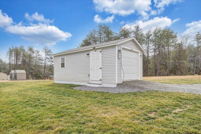 6406 Scruggs RD, Moneta, VA 24121