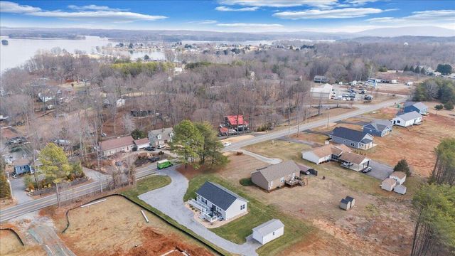 6406 Scruggs RD, Moneta, VA 24121