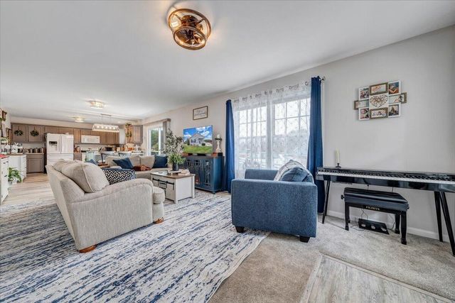 6406 Scruggs RD, Moneta, VA 24121