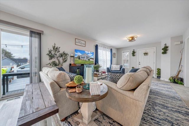 6406 Scruggs RD, Moneta, VA 24121