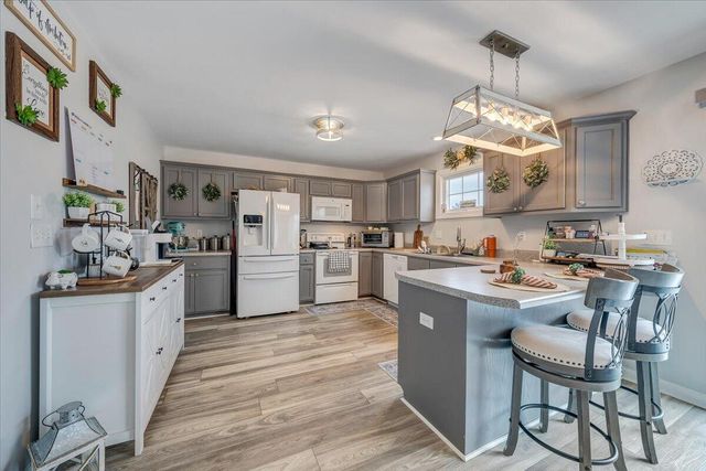 6406 Scruggs RD, Moneta, VA 24121