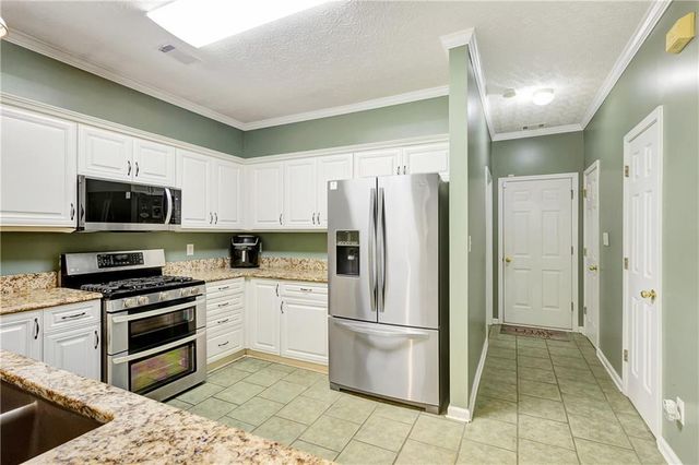110 Rockglen Court, Fayetteville, GA 30215
