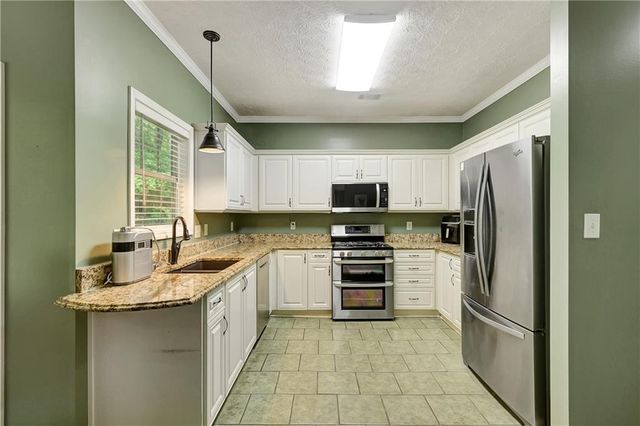 110 Rockglen Court, Fayetteville, GA 30215
