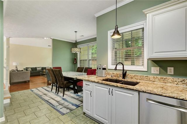 110 Rockglen Court, Fayetteville, GA 30215