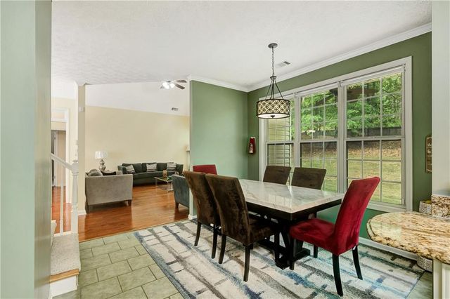 110 Rockglen Court, Fayetteville, GA 30215