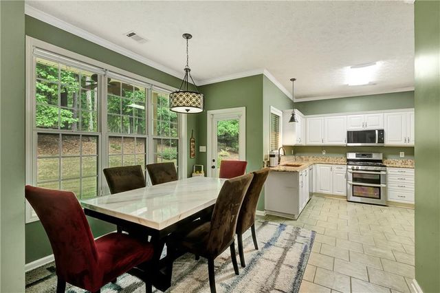 110 Rockglen Court, Fayetteville, GA 30215
