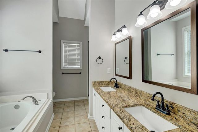 110 Rockglen Court, Fayetteville, GA 30215