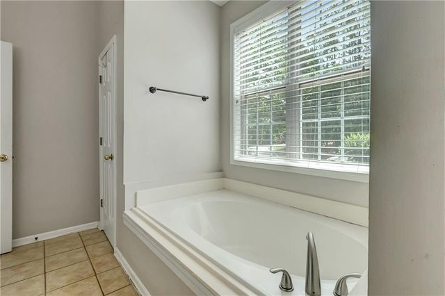 110 Rockglen Court, Fayetteville, GA 30215