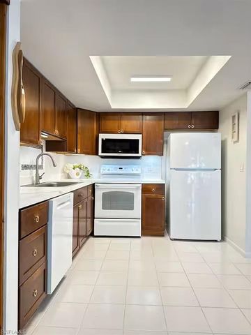 3511 Caloosa ST, Naples, FL 34112