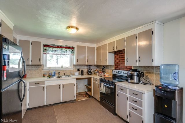9921 Beech Street NE, Louisville, OH 44641
