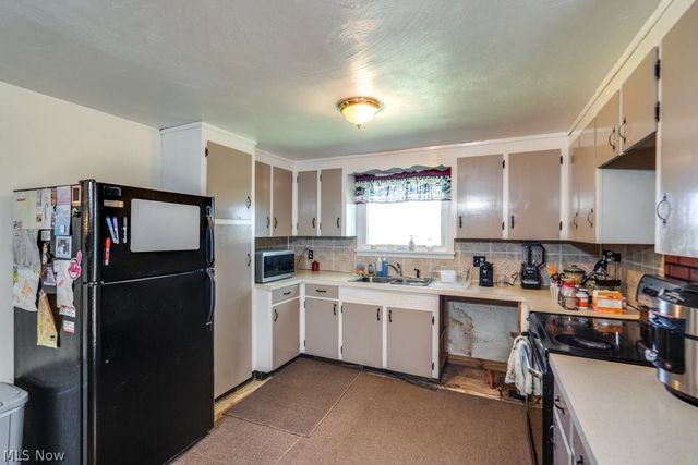 9921 Beech Street NE, Louisville, OH 44641