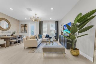 8351 NW 7th Ct, Plantation, FL 33324
