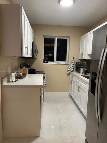 10750 SW 43rd Ln, Miami, FL 33165