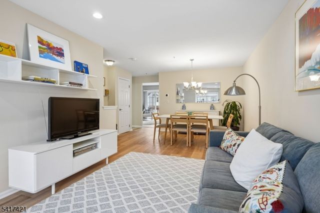 55 Greenbrook Dr 55, Bloomfield Twp., NJ 07003