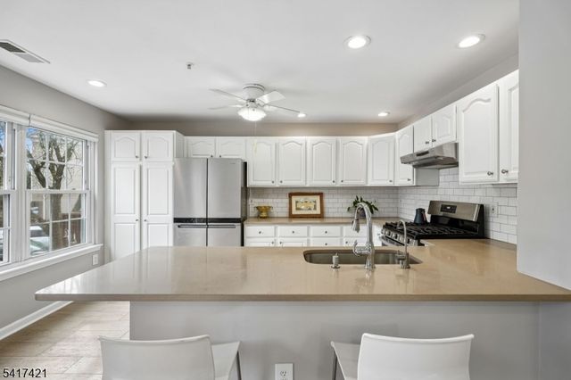 55 Greenbrook Dr 55, Bloomfield Twp., NJ 07003